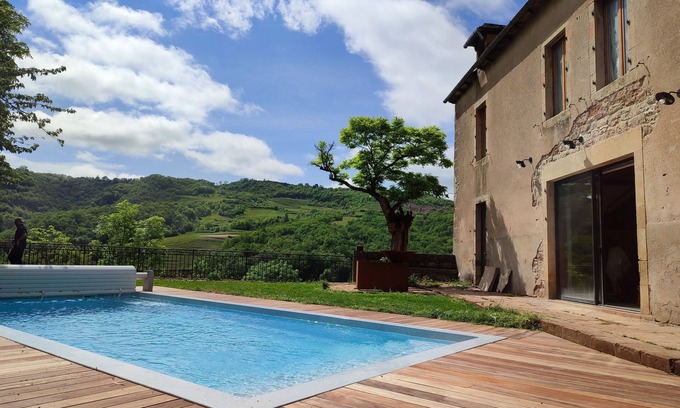 Valady House | Grande Maison, en Pleine Campagne, Avec Piscine en été et Jacuzzi en Hiver