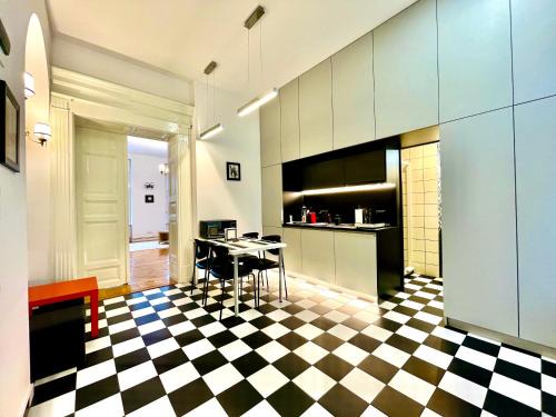 Old City Apartment | Grandeur