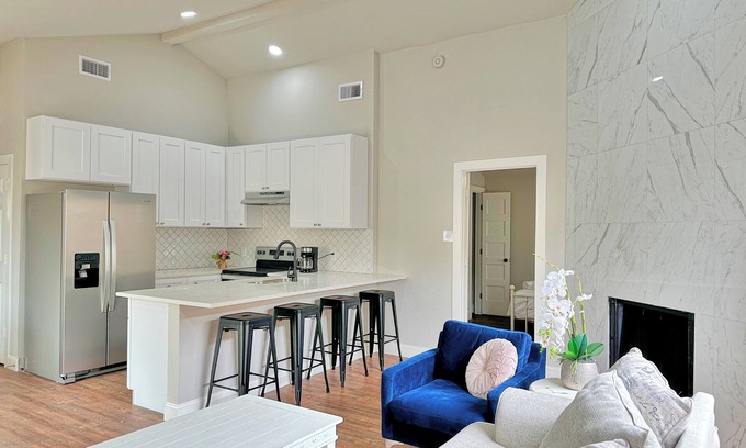 The Colony House | Grandscapes! Centrally located near The Colony Shoreline, No Chores