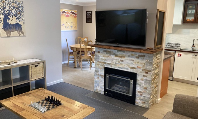 East Jindabyne House | Grandview Unit is in a quiet location close to lake beaches and mountain trails.