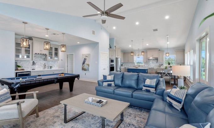 Hackberry House | Gray Goose at the Water