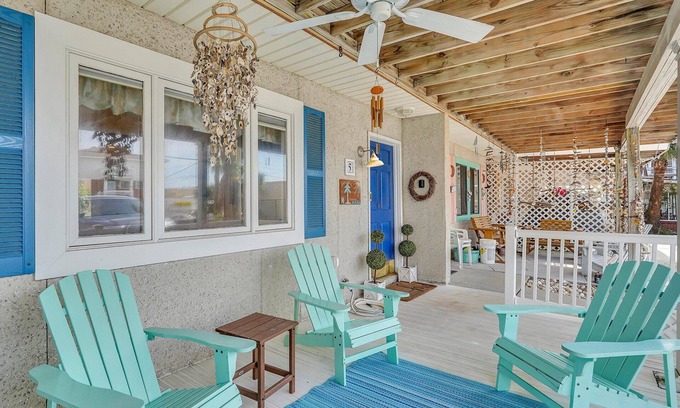 Tybee Island House | Grayson by the Sea, Walk to Beach, Pool Access