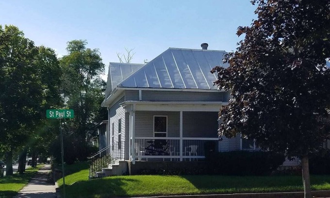 La Crosse House | Great 1 Bedroom unit with easy access to everything