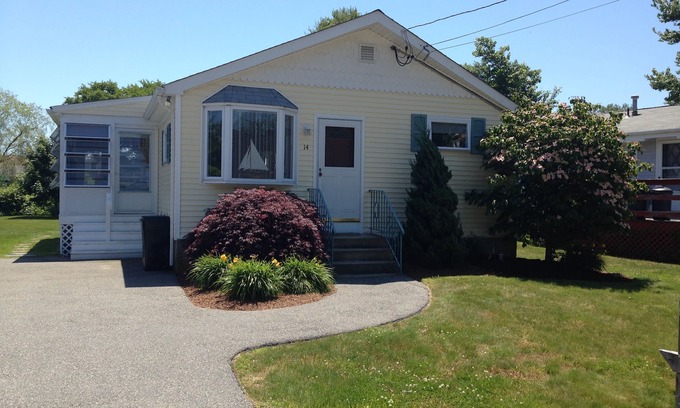 Narragansett Cottage | Great Cottage! Walk to the Beach!