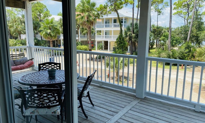 Magnolia Bluffs House | Great fishing and Family friendly, Community Pool, Close to Beach