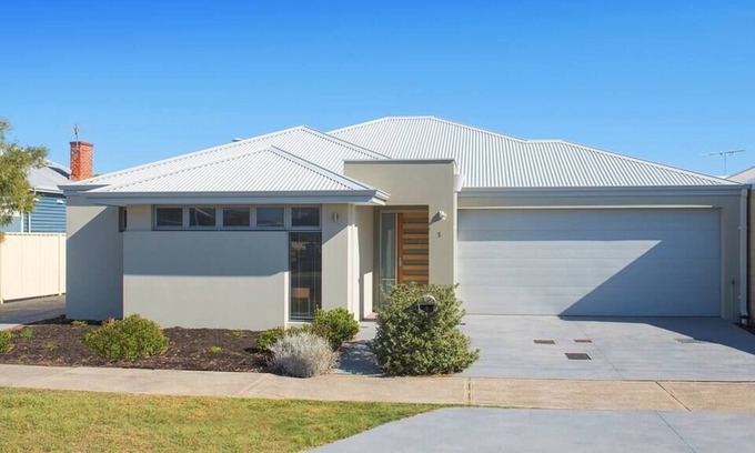Busselton House | Great location - short walk to Busselton Jetty!