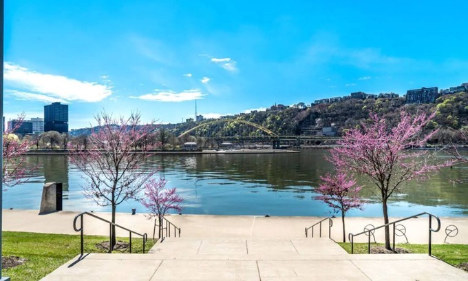 Central Northside House | Great Location to Pittsburgh Attractions