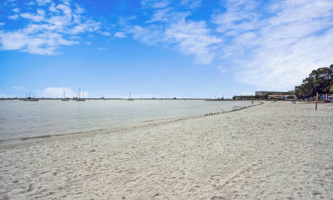 Gulfport Condo | 🌴Great Location☀Walk To Beach🐬Ledoux Carre' #1🐠Historic Charm! Pet Friendly