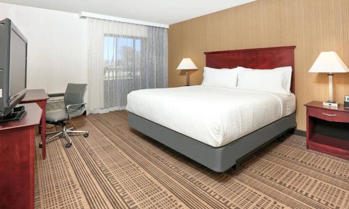 Santa Maria House | Great Relaxing Overnight Stay! Relaxing Unit! Minutes Away to Discovery Museum!