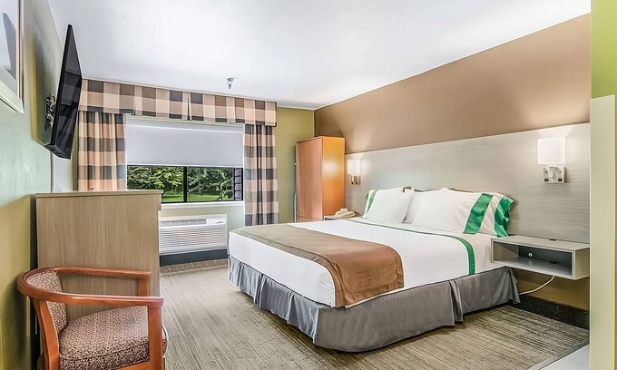 Poulsbo Resort | Great Relaxing Overnight Stay at GuestHouse Poulsbo! Pets Allowed, Free Parking