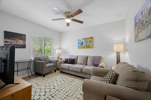 Mount Washington Hotel | Great Two Bedroom w off Street Parking to Explore the City Close to Downtown Airport Ballparks