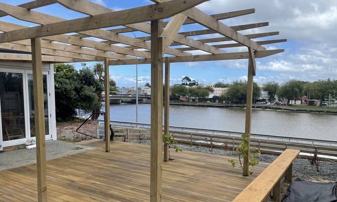 Whanganui House | Great views close to the centre of town