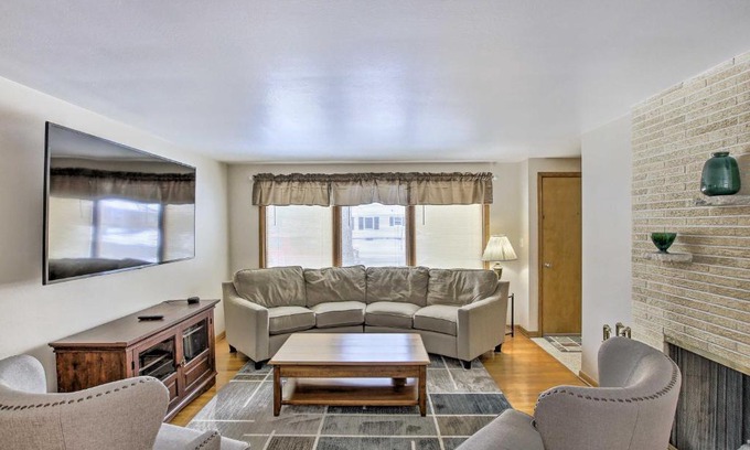 Green Bay House | Green Bay Home 3 Blocks to Lambeau Field!