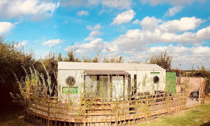 Brightlingsea Cottage | Green CargoPod - sleeps 2 adults only or 2 adults and 2 kids