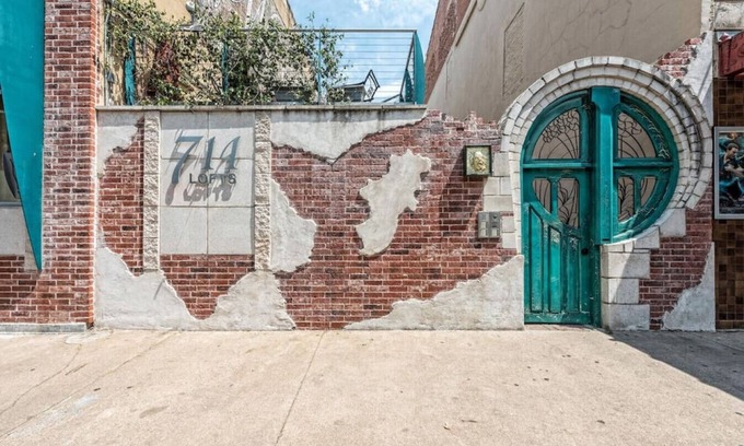 Brazos Apartment | Green Door Lofts-Waco Rose - Silos/Downtown