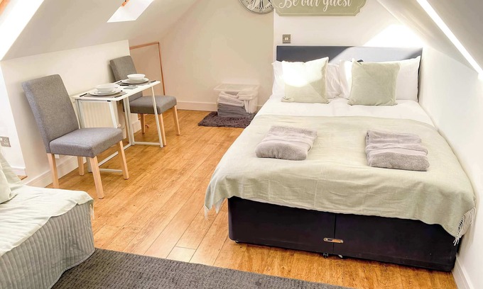 Fishponds Apartment | Green Glades: Bristol Annex by StayStaycations
