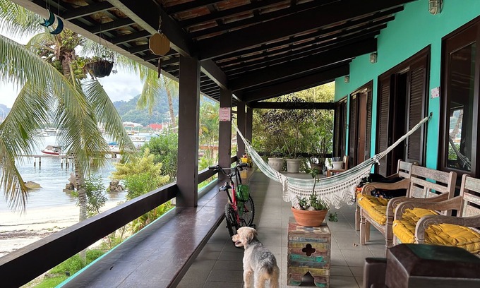 Praia do Jardim Villa | Green house by the sea