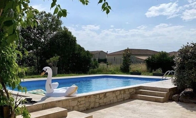 Bourran House | Green house with swimming pool