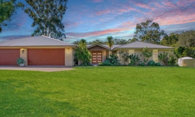 Darawank House | Green Pastures by the Sea nnear Forster/Tuncurry with heated pool