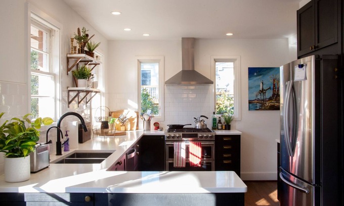 Barracks Rugby House | Greenaway House - Close to Dtwn Cville!