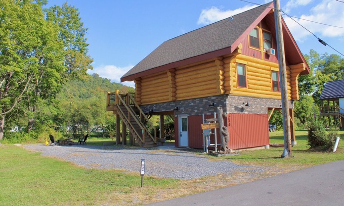 Marlinton Cabin | Greenbrier Riverfront Log Cabin. Unforgettable WV Getaway. River Ridge Retreat