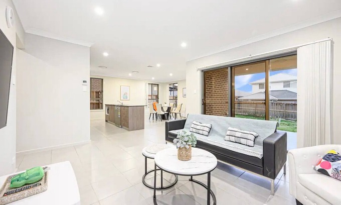 Gregory Hills House | Gregory Hills Spacious & convenient Home