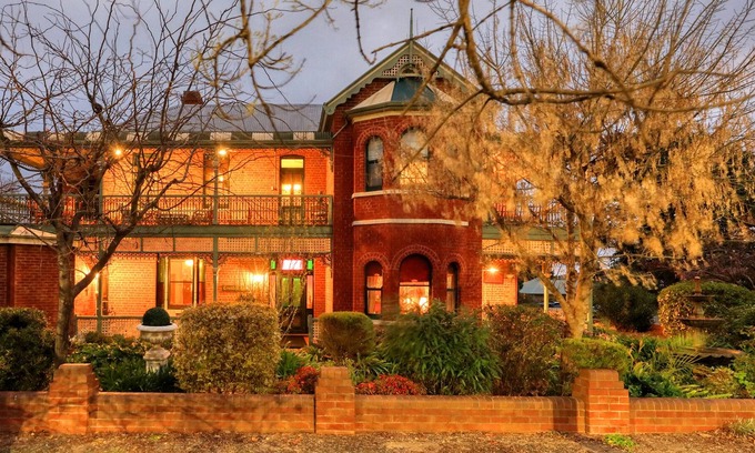 Grenfell Bed & Breakfast | Grenfell Hall B&B