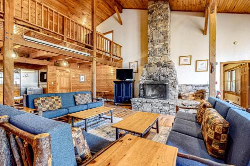 Black Mountain Apartment | Grey Eagle