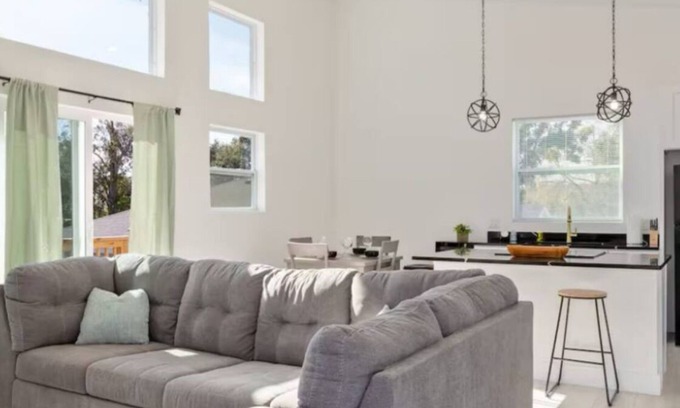 Taft House | Grey Lux 1-bedroom house in fabulous Orlando with WiFi, AC Disney Universal MCO