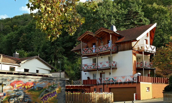 Bad Duerkheim Apartment | Große Neubau-ferienwohnung, Ruhige Waldrand-lage mit Blick auf die Limburg