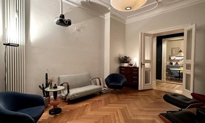 Prenzlauer Berg Apartment | Großzügige Wohnung aus dem 19. Jahrhundert mit Blick auf den Wunderschönen Park