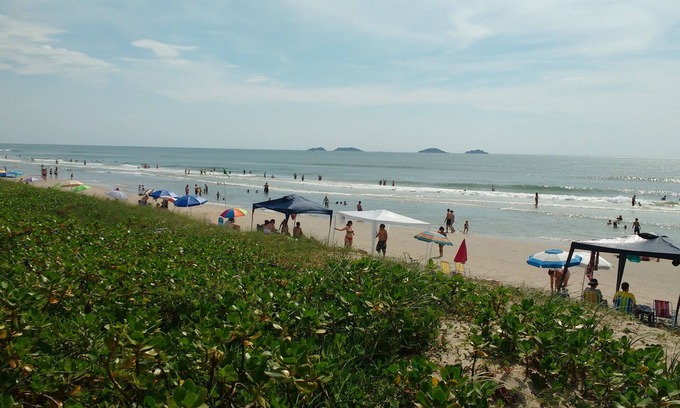 Praia do Ervino Apartment | Ground floor apartment with three bedrooms 100 meters from the sea.