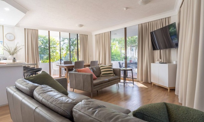 Surfers Paradise Apartment | Ground Floor apartment 100m from the beach, heated pool