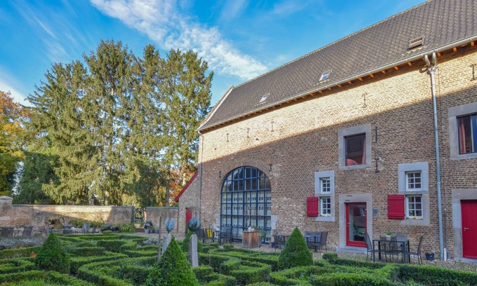 Mesch House | group house with garden in a very old farmhouse