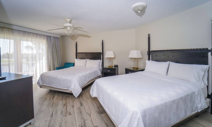Crystal Harbour Resort | Group Vacation! 4 Modern Rooms, Scenic & Relaxing Location, Pool, FREE Parking