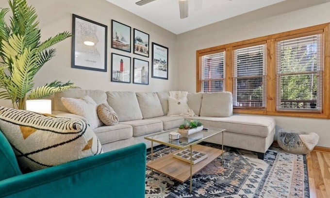 Bay View House | Groups - Families - Pets - Backyard - Deck
