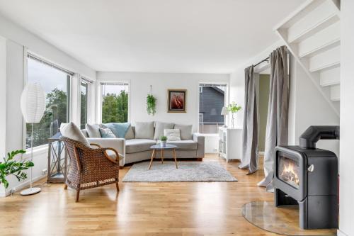 Tromso Apartment | Groups & Family Getaway I FREE Parking