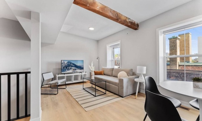 Peterborough Apartment | GSLofts - Unit 205 · Chic Red Bricks Loft - 2 Bed in Downtown