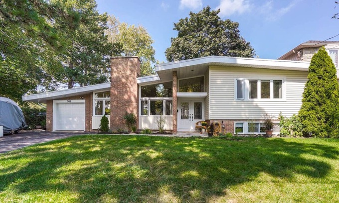 Richmond Hill House | GTA Getaway | Bright Entire Home for 5 in Richmond Hill