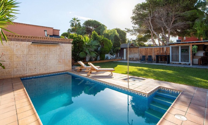 Roquetas de Mar Apartment | 'Guest Apartment with Pool' with Private Pool, Wi-Fi and Air Conditioning