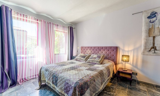 Rasteau Apartment | Guest House 'Chambre Double' with Shared Pool, Private Terrace and Wi-Fi