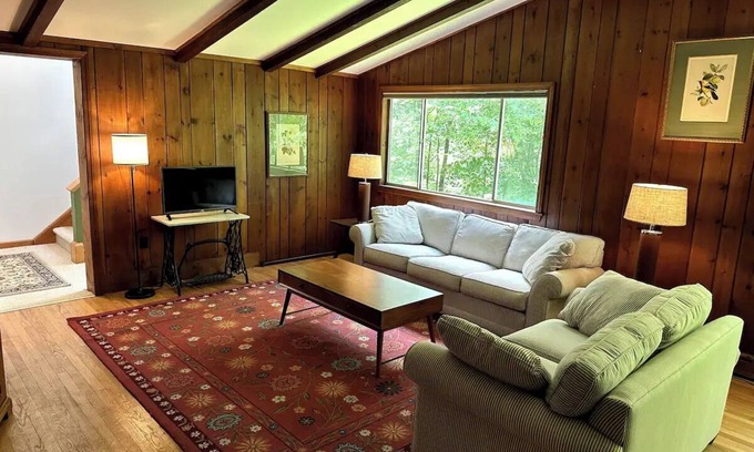 Gaylordsville House | Guest House in the Trees w/Pool & Tennis