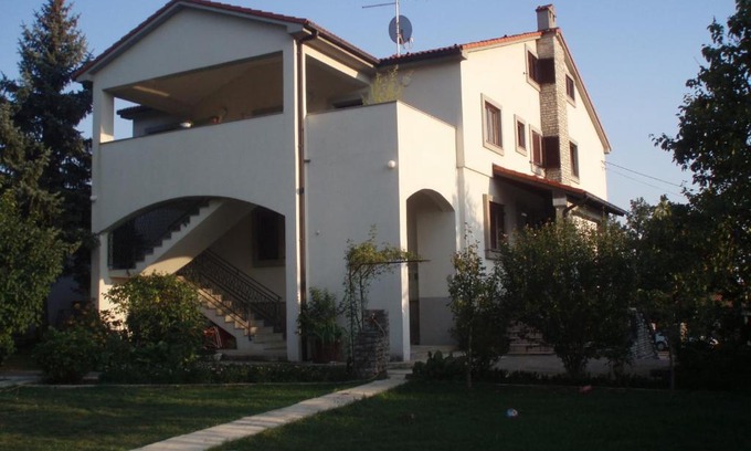 Sarsoni Bed & Breakfast | Guest House Lidija