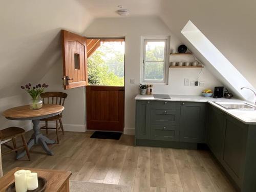 Checkendon Apartment | Guest suite in Checkendon