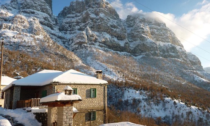 Mikro Papigko House | Guesthouse Iro