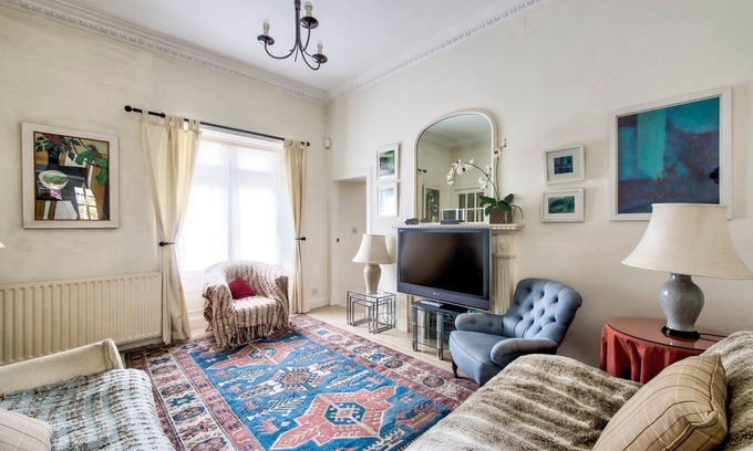 Newington Apartment | GuestReady - Classic Charm near Holyrood Park