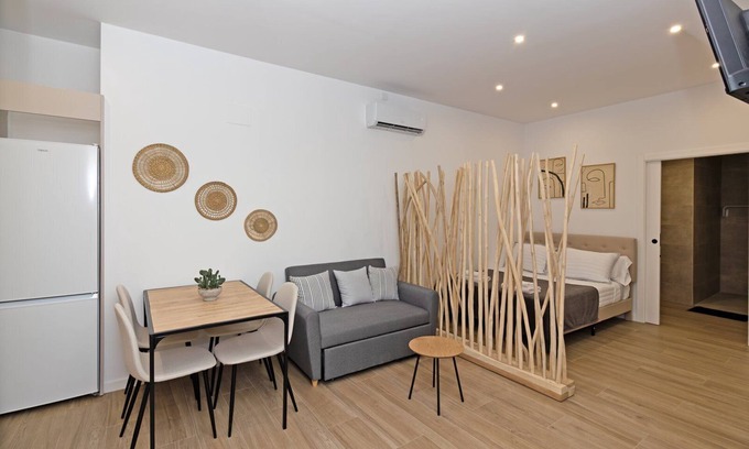 Algiros Apartment | GuestReady - Loft close to University area