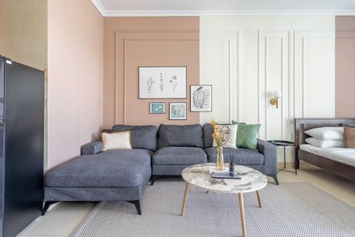 Jumeirah Lake Towers Apartment | GuestReady - Luxe Studio with JLT Park View