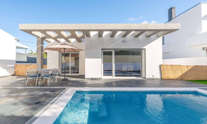 Charneca de Caparica e Sobreda Apartment | GuestReady - Striking Hideaway in Almada