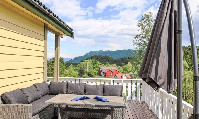 Tysnes House | Gule huset by Interhome